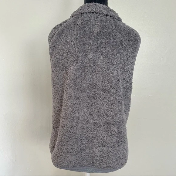 Cozy Gray Sherpa Vest - Picture 3 of 6